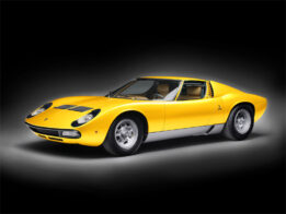 Italeri - 1:24 Lamborghini Miura (3686) Model Kit