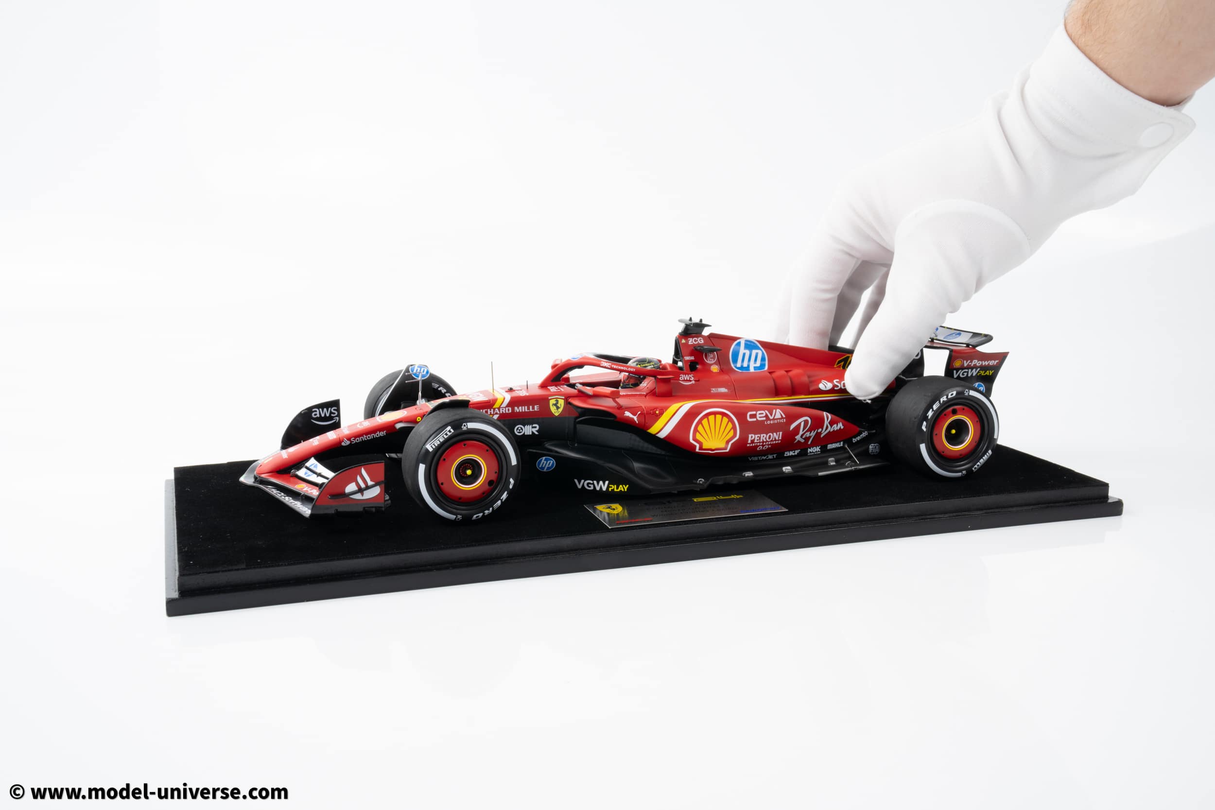 Looksmart - 1:18 Scuderia Ferrari SF-24 No.16 Winner Italian GP Monza 2024 Charles Leclerc - Resin Model 4 Looksmart - 1:18 Scuderia Ferrari SF-24 No.16 Winner Italian GP Monza 2024 Charles Leclerc - Resin Model