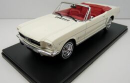 1:24 ford mustang convertible 1965 - white