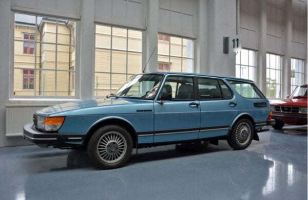 Saab 900 Safari Estate Blue 1981