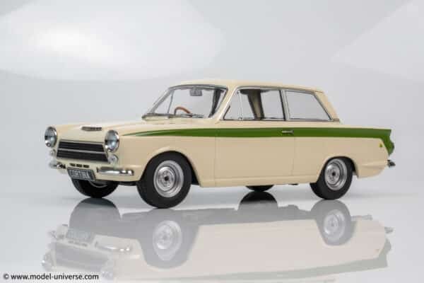 MCG - 1:18 Ford Lotus Cortina Mk.1 1963 White/Green - Diecast Model