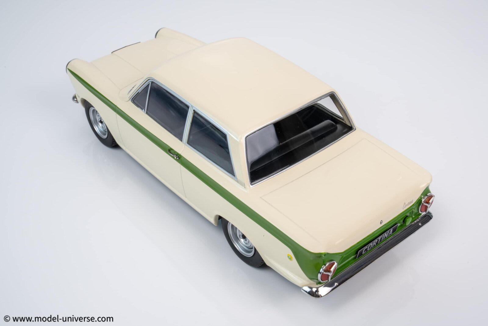 MCG 1:18 Ford Lotus Cortina Mk.1 1963 White/Green (MCG18434