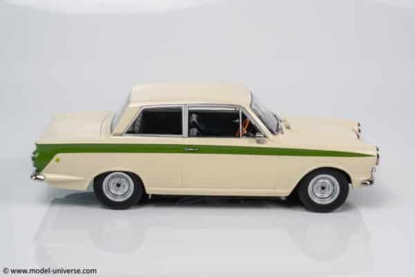 MCG - 1:18 Ford Lotus Cortina Mk.1 1963 White/Green - Diecast Model