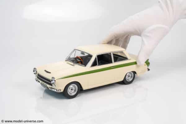 MCG - 1:18 Ford Lotus Cortina Mk.1 1963 White/Green - Diecast Model