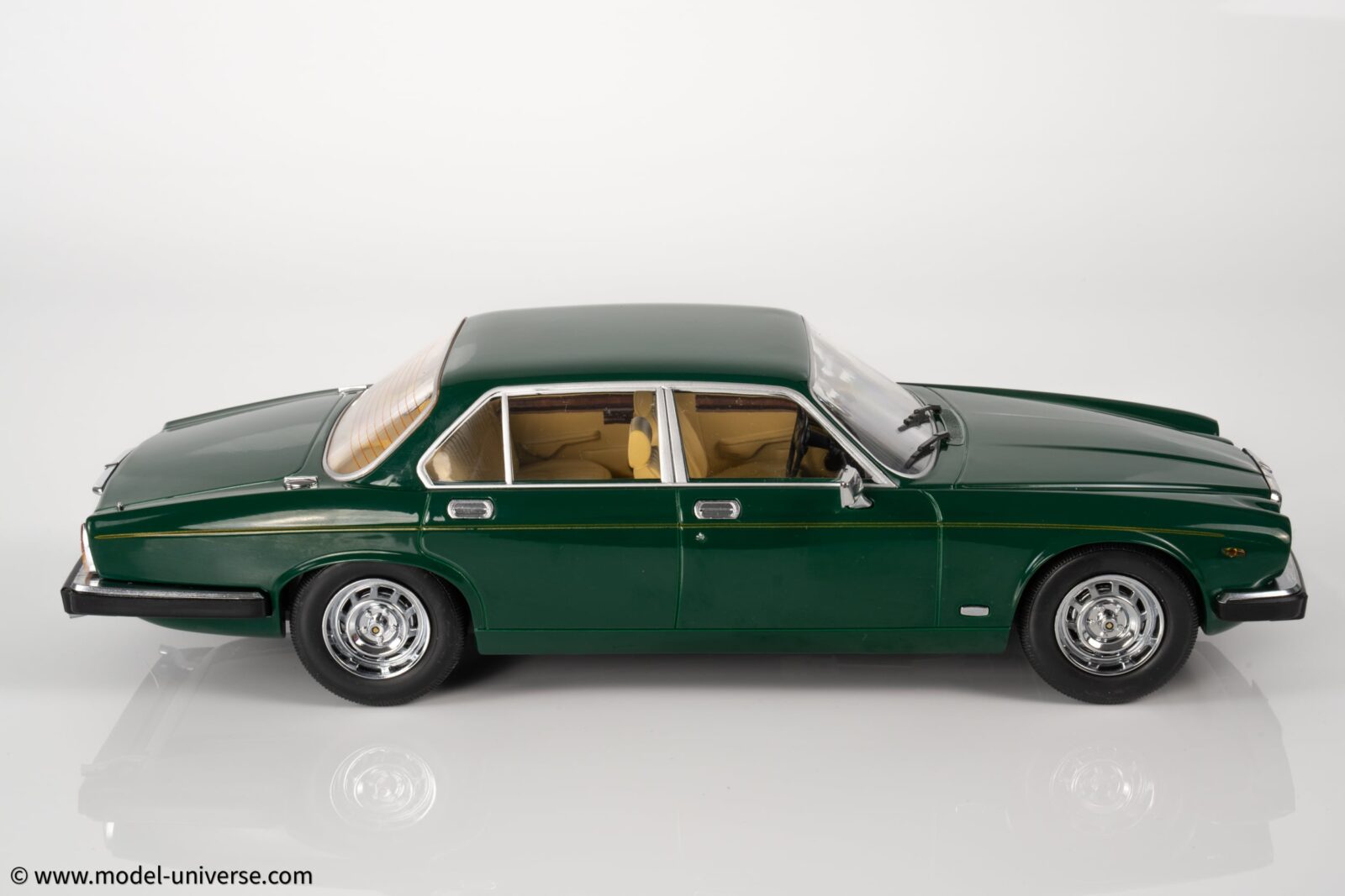 CULTSCALE 1/18 ジャガー XJ6 シリーズ3 ソブリン 1983 grey metallic