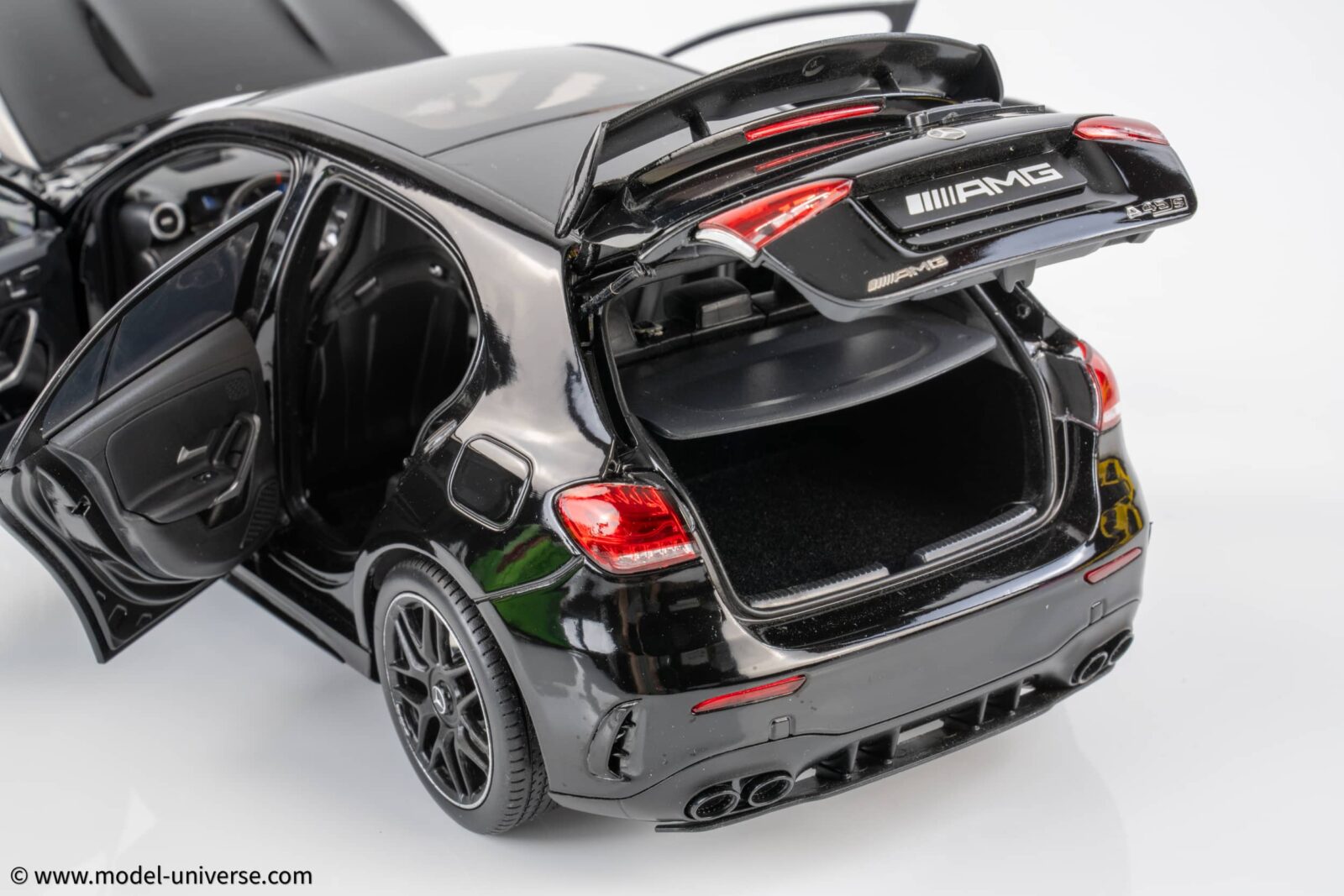 NZG - 1:18 Mercedes-AMG A45 S 4Matic + Cosmos Black - Diecast Model