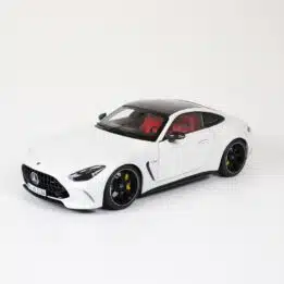 NZG - 1:18 Mercedes-AMG GT63 Opalith White