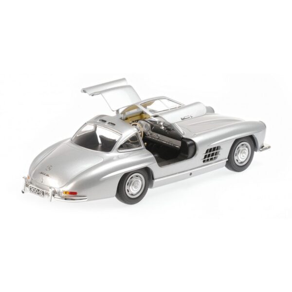 Minichamps 1/18 Mercedes 300 SL Silver Diecast Model 110037210