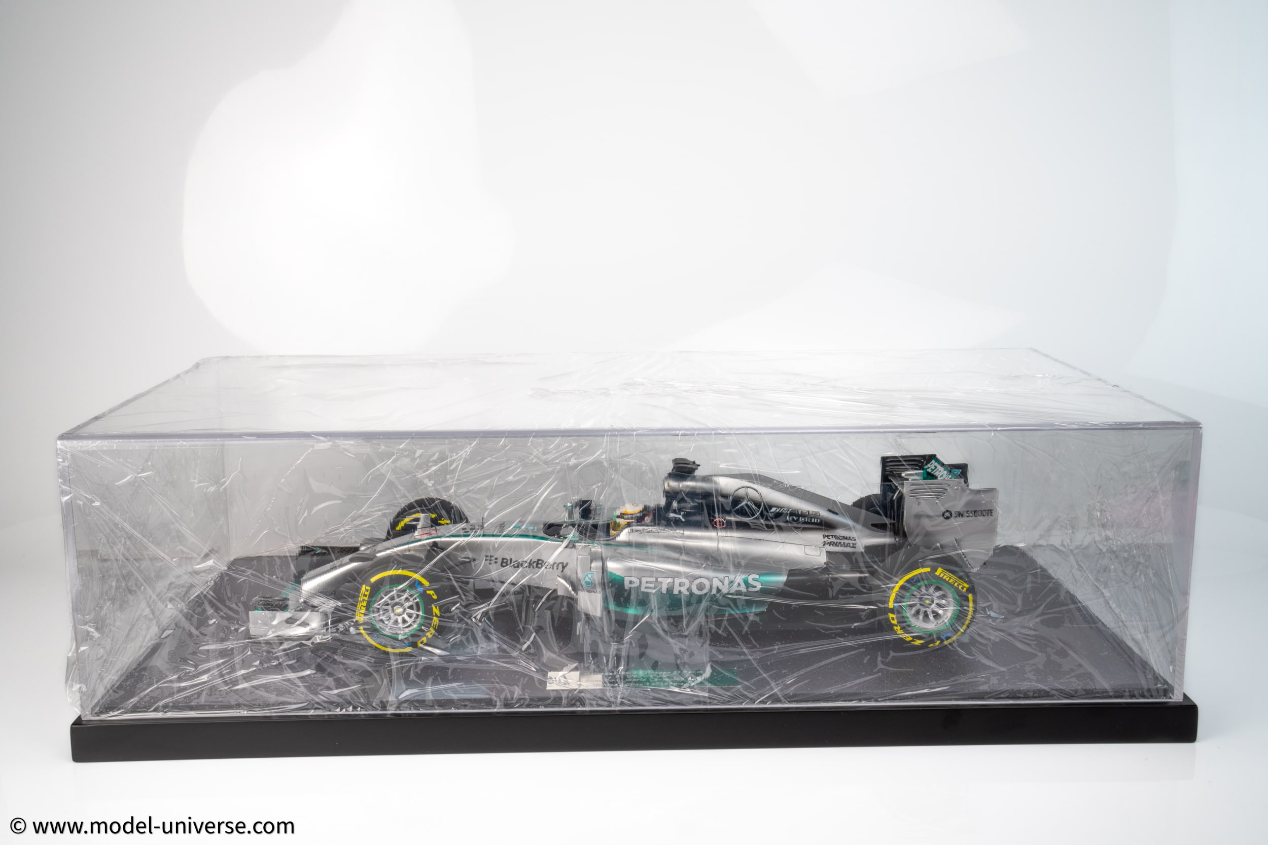 thumbnail interactive-video image 1 of PMA 1:43 Scale Mercedes AMG Petronas W03 F1 Car - China GP 2012 #8 Model 1 of 14