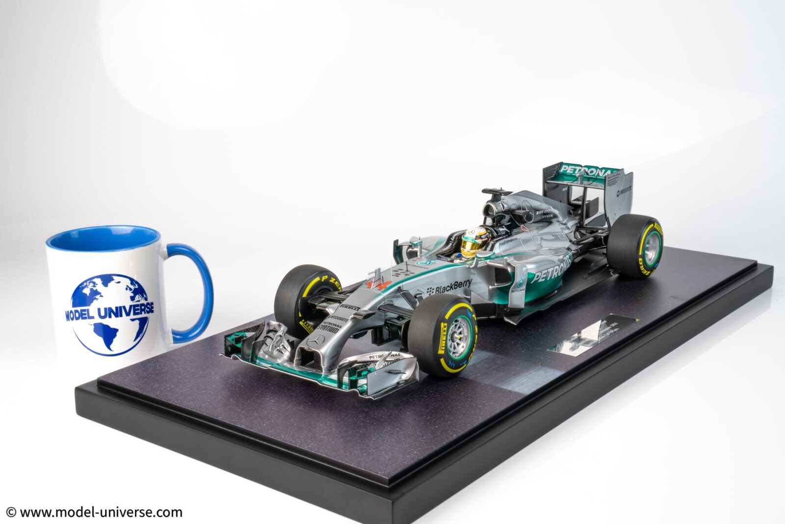 Minichamps - 1:12 Mercedes-AMG Petronas F1 W05 Lewis Hamilton