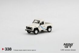 MGT00338-R - 1/64 LAND ROVER DEFENDER 90 PICKUP WHITE (RHD)