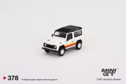 MGT00378-L - 1/64 LAND ROVER DEFENDER 90 WAGON WHITE (LHD)