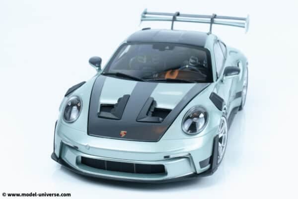 Minichamps - 1:18 Porsche 911 (992) GT3 RS 2023 Silver - Limited Edition Diecast Model