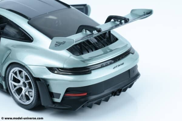 Minichamps - 1:18 Porsche 911 (992) GT3 RS 2023 Silver - Limited Edition Diecast Model