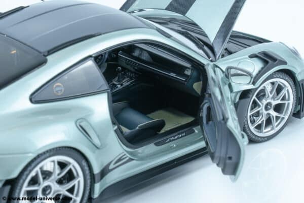 Minichamps - 1:18 Porsche 911 (992) GT3 RS 2023 Silver - Limited Edition Diecast Model
