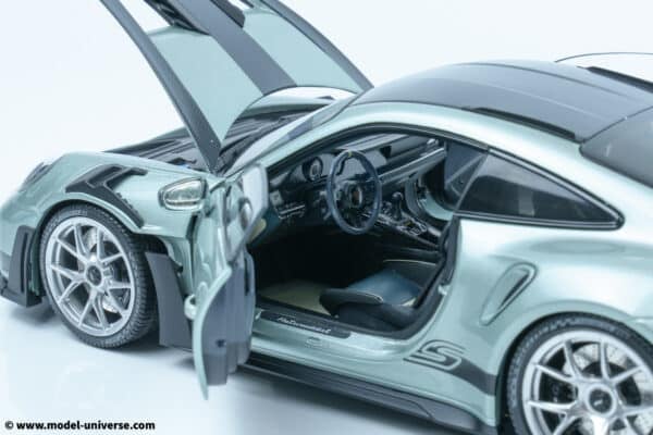 Minichamps - 1:18 Porsche 911 (992) GT3 RS 2023 Silver - Limited Edition Diecast Model