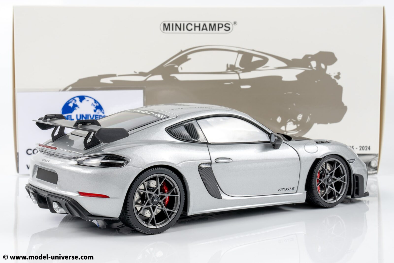Minichamps - 1:18 Porsche Cayman GT4 RS Silver Metallic w/Weissach