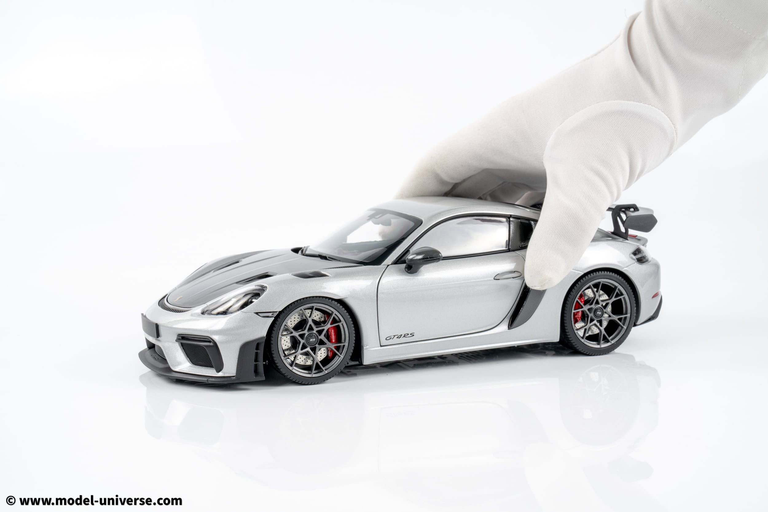 Minichamps - 1:18 Porsche Cayman GT4 RS Silver Metallic w/Weissach Package 2024 - Diecast Model