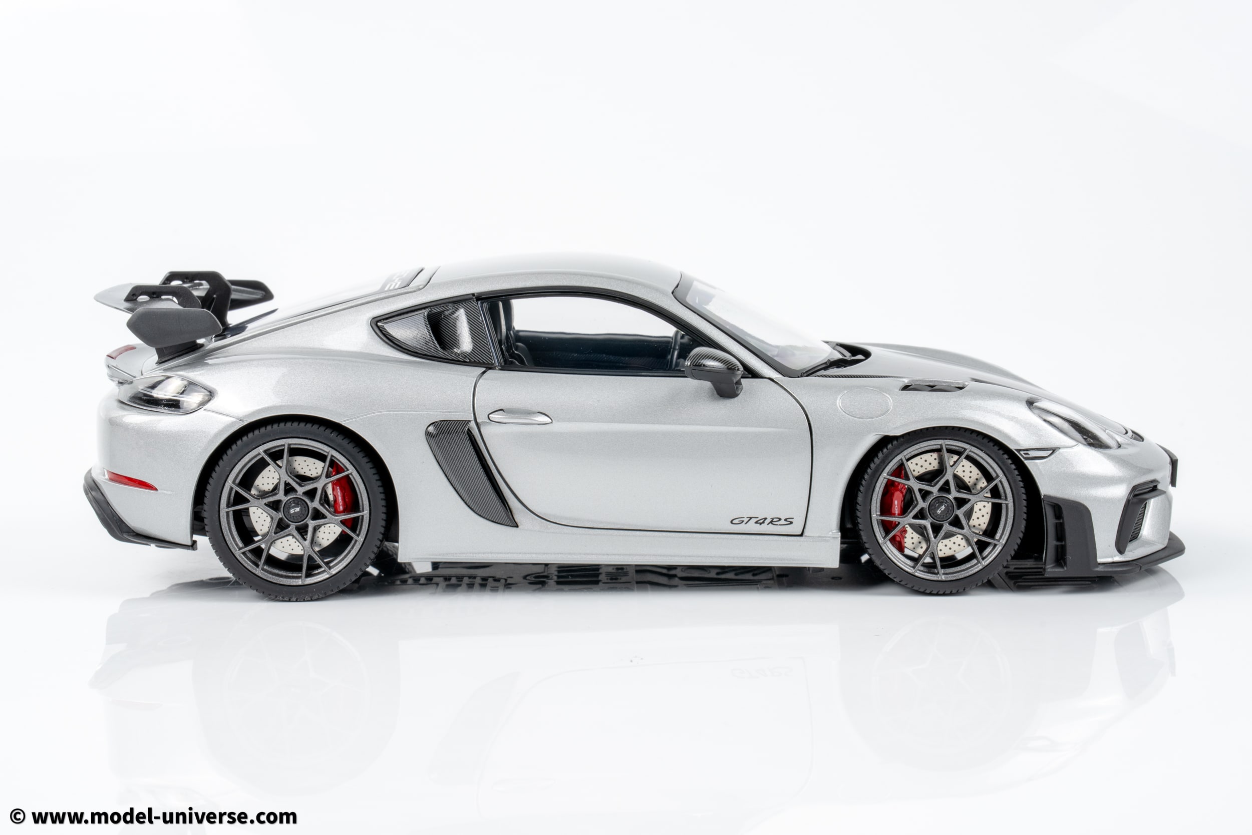 Minichamps - 1:18 Porsche Cayman GT4 RS Silver Metallic w/Weissach Package 2024 - Diecast Model