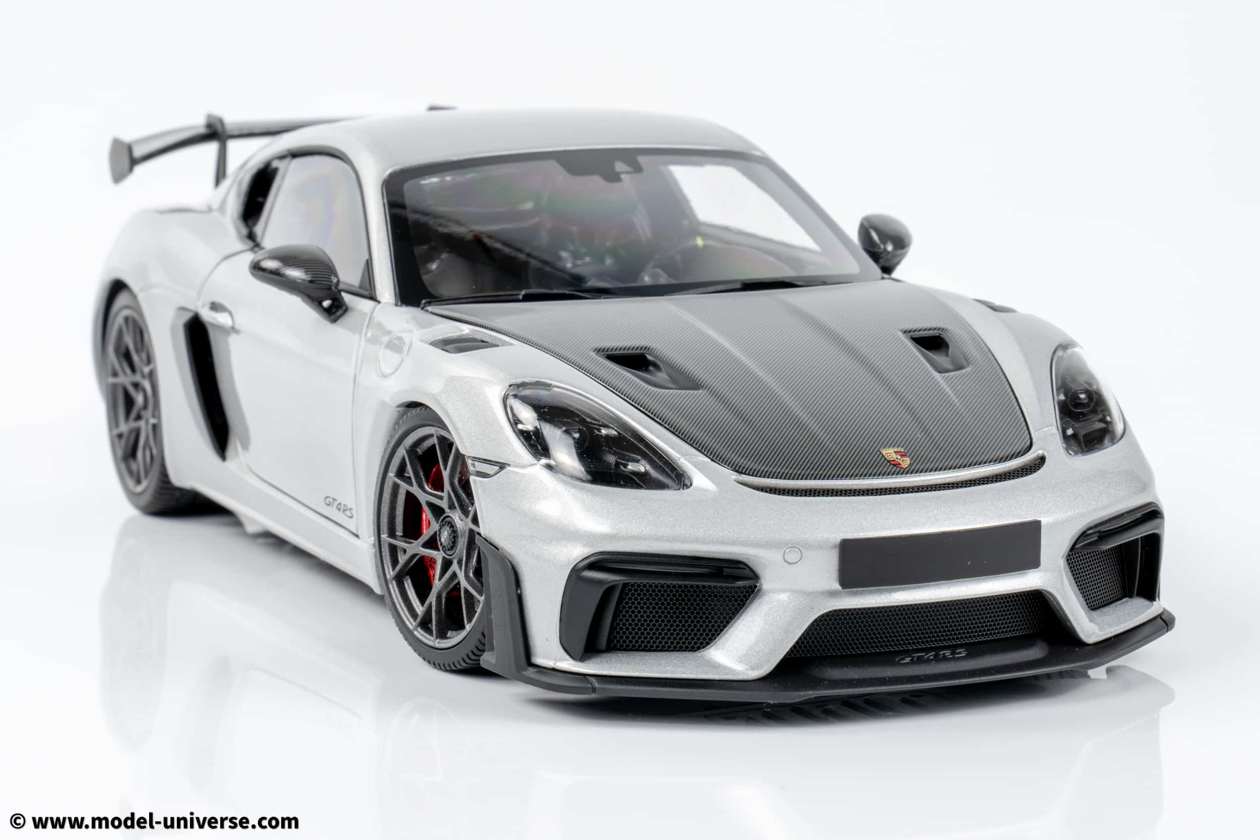 Minichamps - 1:18 Porsche Cayman GT4 RS Silver Metallic w/Weissach Package 2024 - Diecast Model