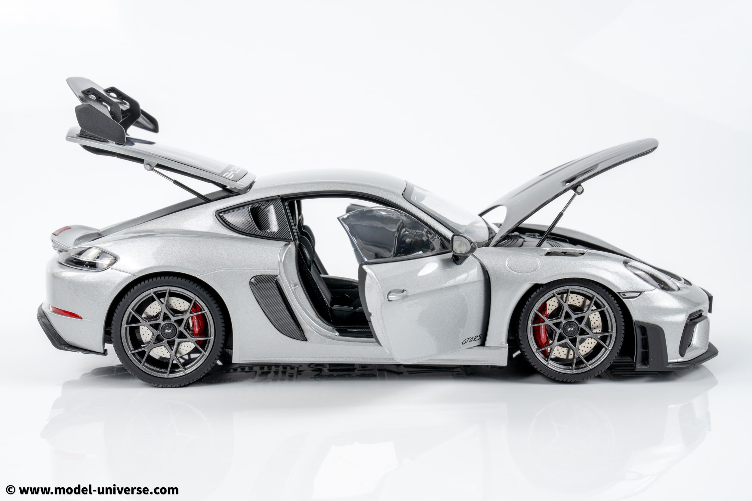 Minichamps - 1:18 Porsche Cayman GT4 RS Silver Metallic w/Weissach Package 2024 - Diecast Model