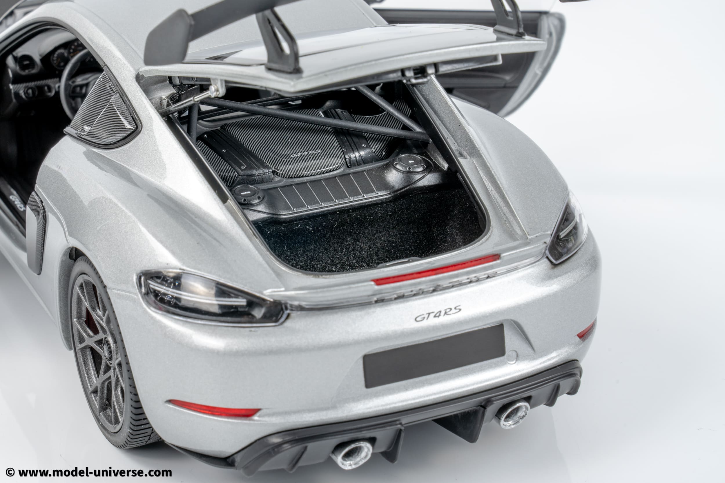 Minichamps - 1:18 Porsche Cayman GT4 RS Silver Metallic w/Weissach Package 2024 - Diecast Model