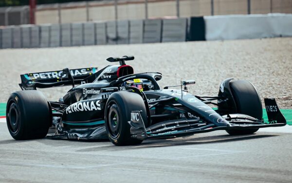 Minichamps - 1:18 Mercedes AMG Petronas F1 W14 E Performance Mick Schumacher Test Barcelona 2023