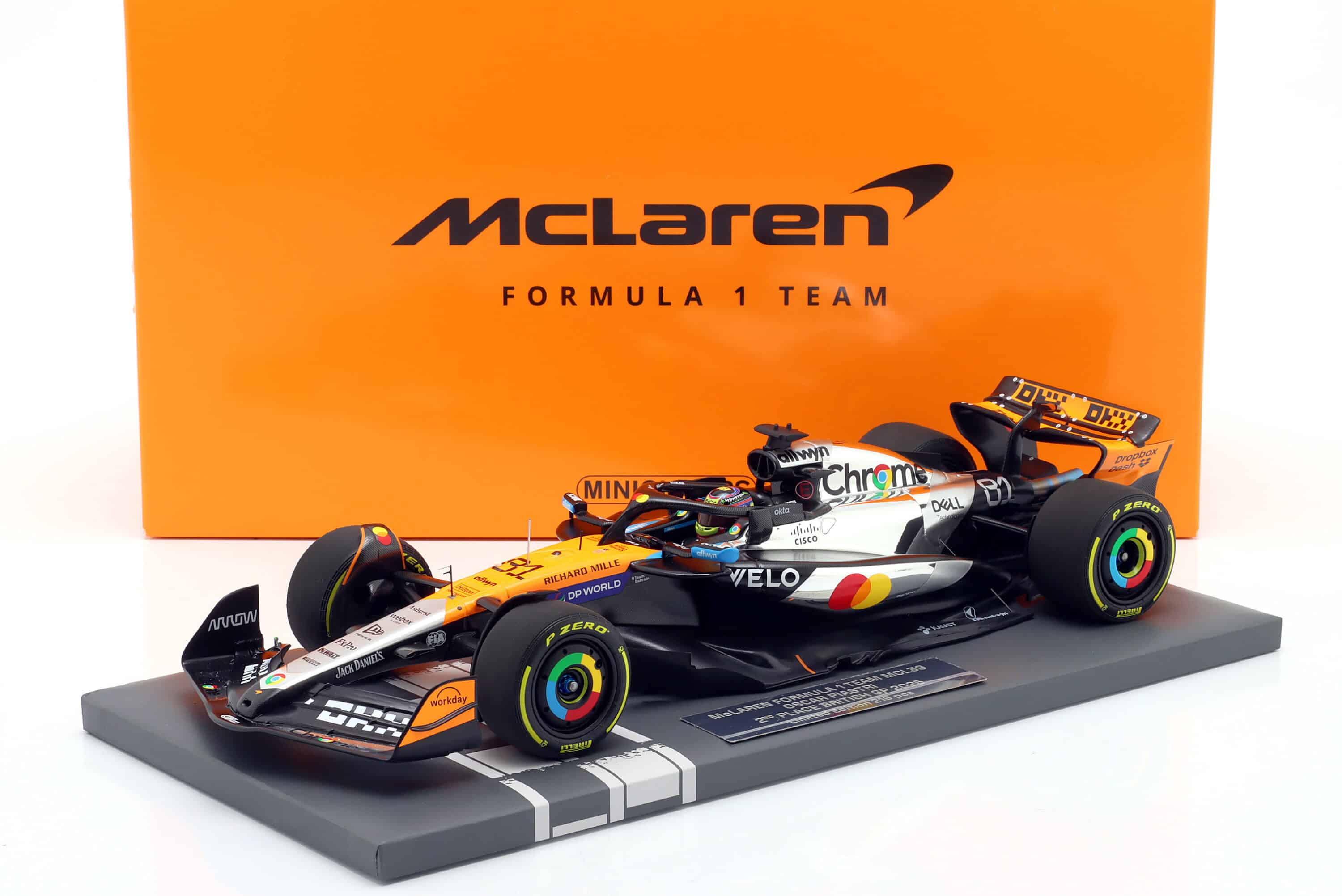 Minichamps - 1:18 McLaren F1 MCL39 No.81 Oscar Piastri 2nd British GP 2025 - Limited Edition Resin Model 1 Minichamps - 1:18 McLaren F1 MCL39 No.4 Oscar Piastri 2nd British GP 2025 - Limited Edition Resin Model