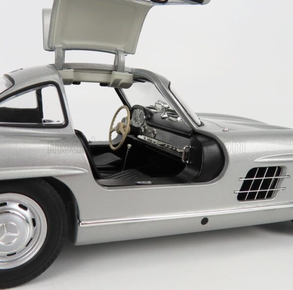 Minichamps - 1:18 Mercedes-Benz 300 Sl (W198 I) Silver (1954)