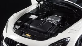 Minichamps - 1:18 Mercedes-AMG GT Black Series 2021 White Metallic (Full Openings)