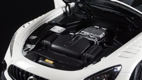 Minichamps - 1:18 Mercedes-AMG GT Black Series 2021 White Metallic (Full Openings)