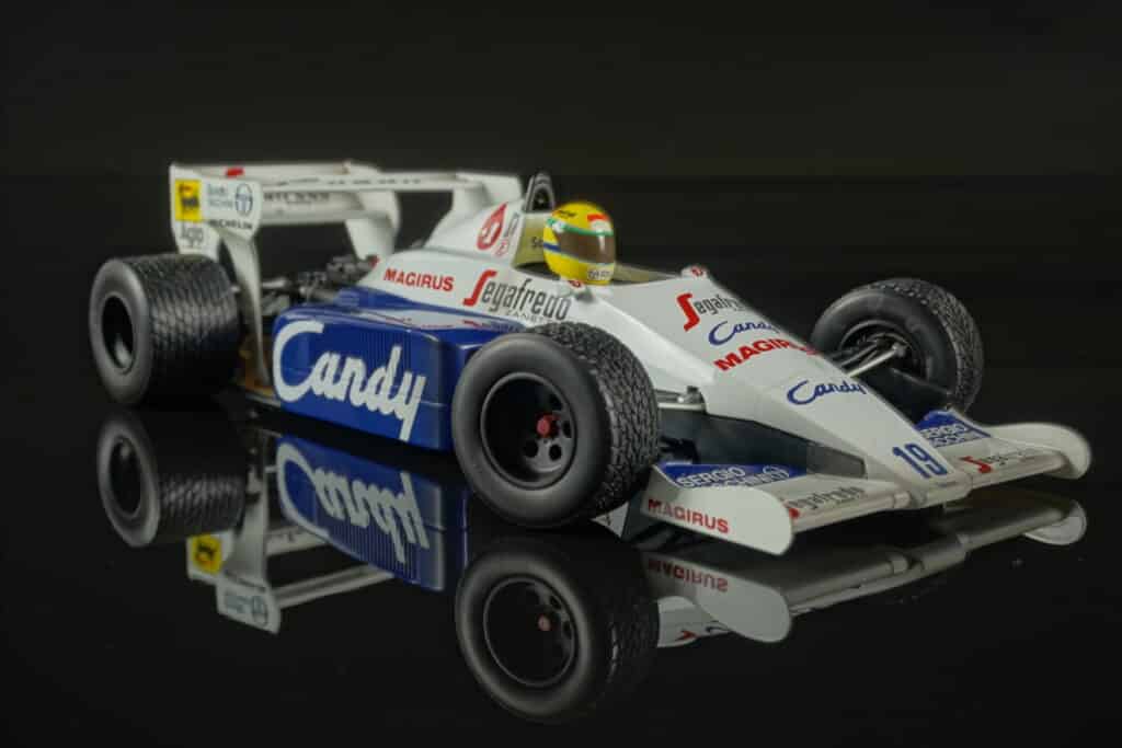 Minichamps 540843339 - Toleman Hart TG183B - Ayrton Senna - GP Brésil 1984 1/43