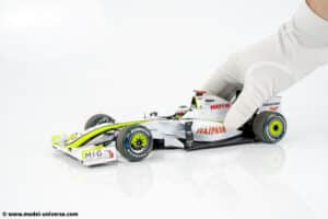 Minichamps - 1:18 Brawn GP BGP001 No.22 Jenson Button World Champion Brazilian GP 2009 with Pitboard - Limited Edition Diecast Model
