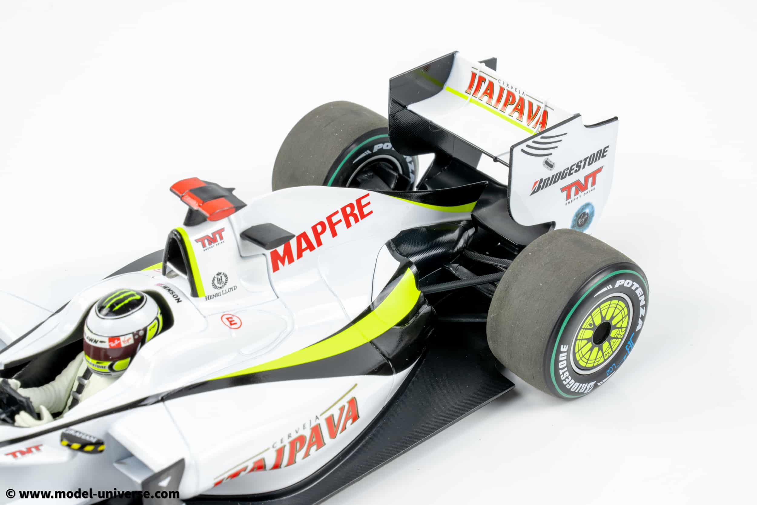 Minichamps - 1:18 Brawn GP BGP001 No.22 Jenson Button World Champion Brazilian GP 2009 with Pitboard - Limited Edition Diecast Model