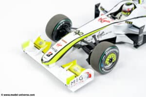 Minichamps - 1:18 Brawn GP BGP001 No.22 Jenson Button World Champion Brazilian GP 2009 with Pitboard - Limited Edition Diecast Model