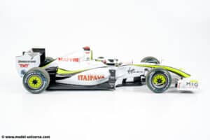 Minichamps - 1:18 Brawn GP BGP001 No.22 Jenson Button World Champion Brazilian GP 2009 with Pitboard - Limited Edition Diecast Model