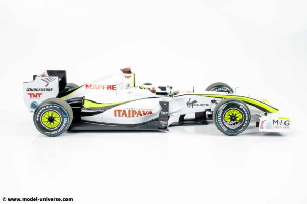 Minichamps - 1:18 Brawn GP BGP001 No.22 Jenson Button World Champion Brazilian GP 2009 with Pitboard - Limited Edition Diecast Model 25 Minichamps - 1:18 Brawn GP BGP001 No.22 Jenson Button World Champion Brazilian GP 2009 with Pitboard - Limited Edition Diecast Model