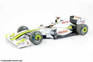 Minichamps - 1:18 Brawn GP BGP001 No.22 Jenson Button World Champion Brazilian GP 2009 with Pitboard - Limited Edition Diecast Model