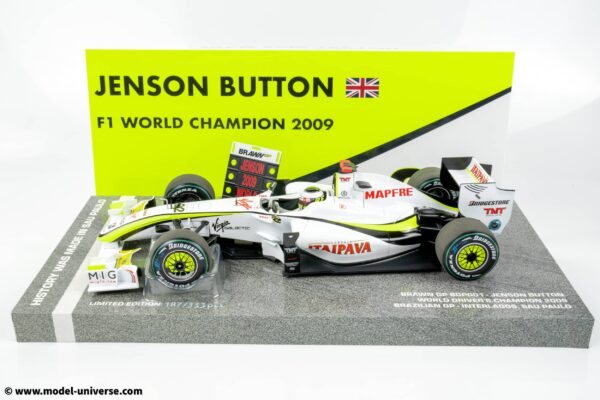Diecast Model Shop - Model Universe 22 Minichamps - 1:18 Brawn GP BGP001 No.22 Jenson Button World Champion Brazilian GP 2009 with Pitboard - Limited Edition Diecast Model