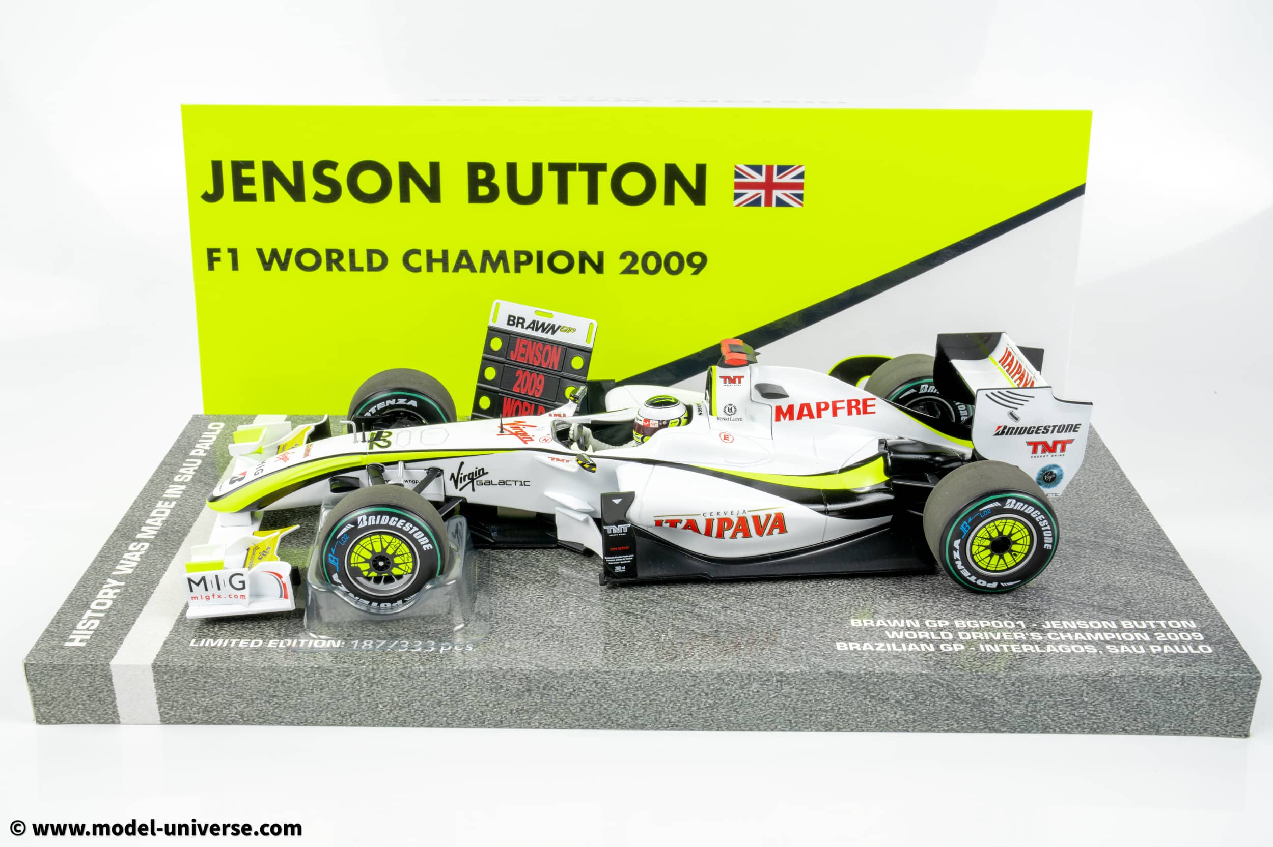 Minichamps - 1:18 Brawn GP BGP001 No.22 Jenson Button World Champion Brazilian GP 2009 with Pitboard - Limited Edition Diecast Model