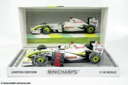 Minichamps - 1:18 Brawn GP BGP001 No.22 Jenson Button World Champion Brazilian GP 2009 with Pitboard - Limited Edition Diecast Model