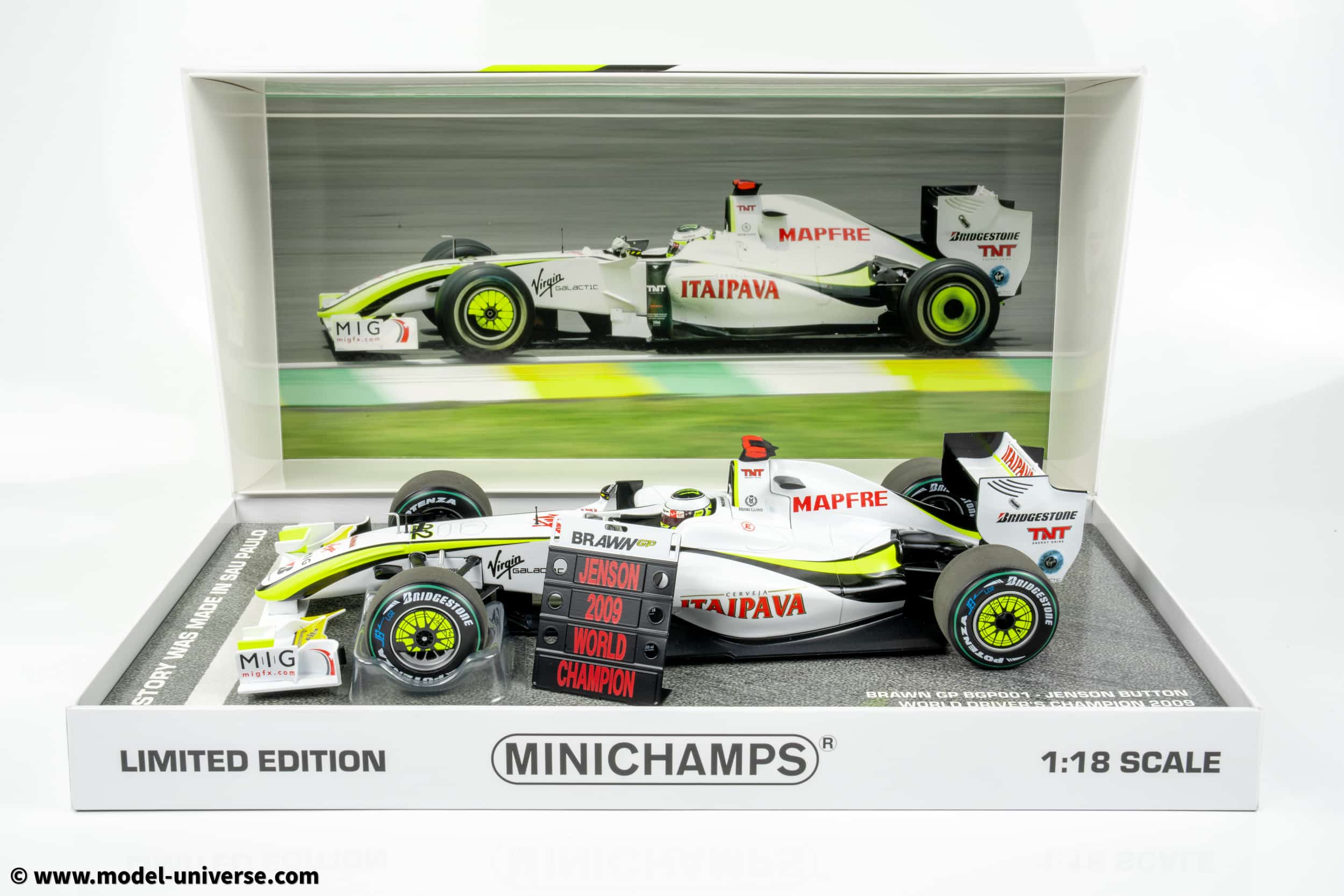 Minichamps - 1:18 Brawn GP BGP001 No.22 Jenson Button World Champion Brazilian GP 2009 with Pitboard - Limited Edition Diecast Model
