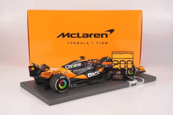 Minichamps 1:18 McLaren MCL39 No.81 Oscar Piastri 2nd Hungarian GP 2025 McLaren 200 GP Wins with Pit Board (537253181) Limited Edition Resin Model 11 Minichamps 1:18 McLaren MCL39 No.81 Oscar Piastri 2nd Hungarian GP 2025 resin model with 200 pit board (537253181), with box, rear