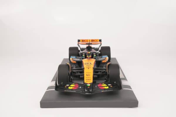 Minichamps 1:18 McLaren MCL39 No.81 Oscar Piastri 2nd Hungarian GP 2025 McLaren 200 GP Wins with Pit Board (537253181) Limited Edition Resin Model 15 Minichamps 1:18 McLaren MCL39 No.81 Oscar Piastri 2nd Hungarian GP 2025 resin model with 200 pit board (537253181), front view