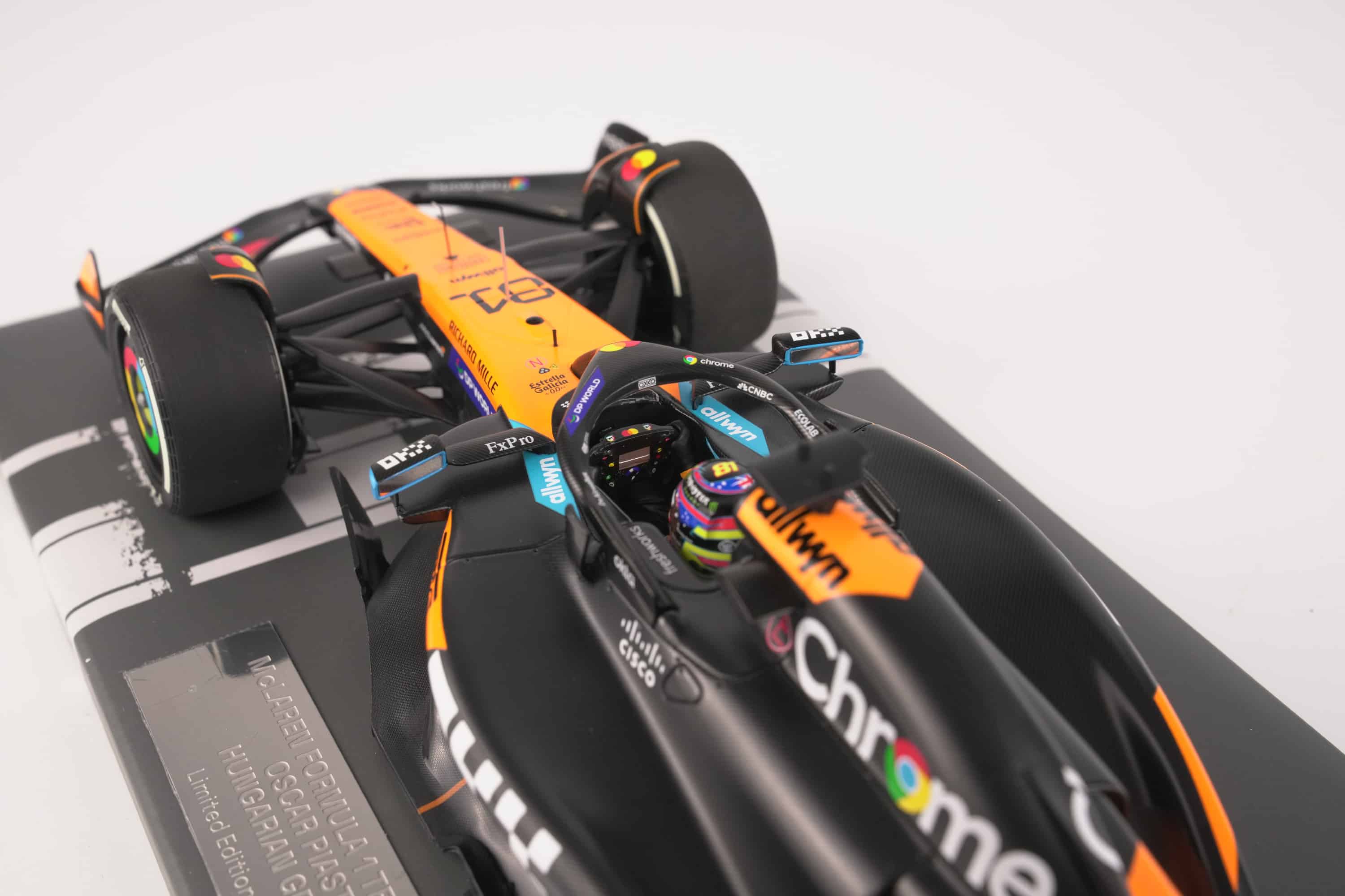 Minichamps 1:18 McLaren MCL39 No.81 Oscar Piastri 2nd Hungarian GP 2025 McLaren 200 GP Wins with Pit Board (537253181) Limited Edition Resin Model 8 Minichamps 1:18 McLaren MCL39 No.81 Oscar Piastri 2nd Hungarian GP 2025 resin model with 200 pit board (537253181), cockpit detail