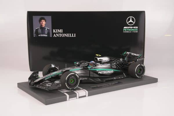 Minichamps 1:18 Mercedes-AMG F1 W16 No.12 Kimi Antonelli 3rd Canadian GP 2025 resin model (117251012), with box, front