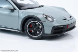 Minichamps - 1:18 Porsche 911 Dakar Green Metallic 2022 - Diecast Model