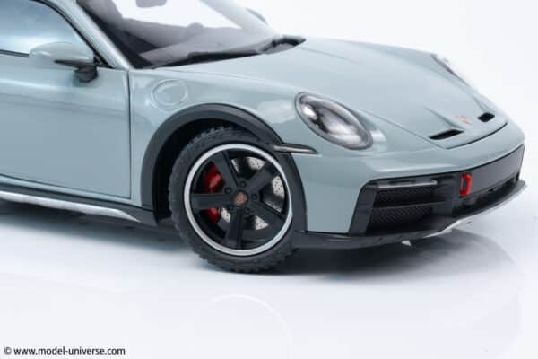 Minichamps - 1:18 Porsche 911 Dakar Green Metallic 2022 - Diecast Model
