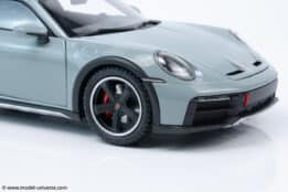 Minichamps - 1:18 Porsche 911 Dakar Green Metallic 2022 - Diecast Model