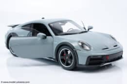 Minichamps - 1:18 Porsche 911 Dakar Green Metallic 2022 - Diecast Model